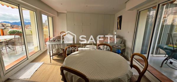 CENTRE CANNES 3 PIECES 95 M2 DERNIER ETAGE VUE MER
