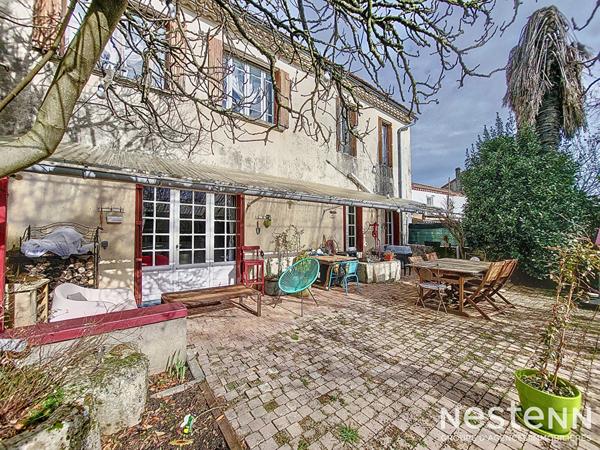 A Vendre Maison en pierre rénovée de 160 m² avec jardin à proximité immédiate des commodités