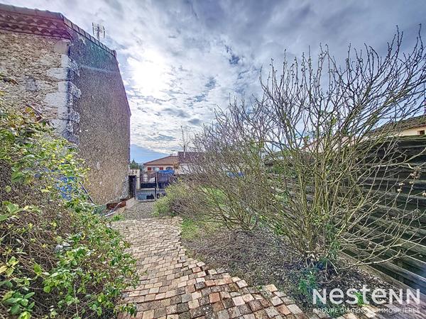 A Vendre Maison en pierre rénovée de 160 m² avec jardin à proximité immédiate des commodités