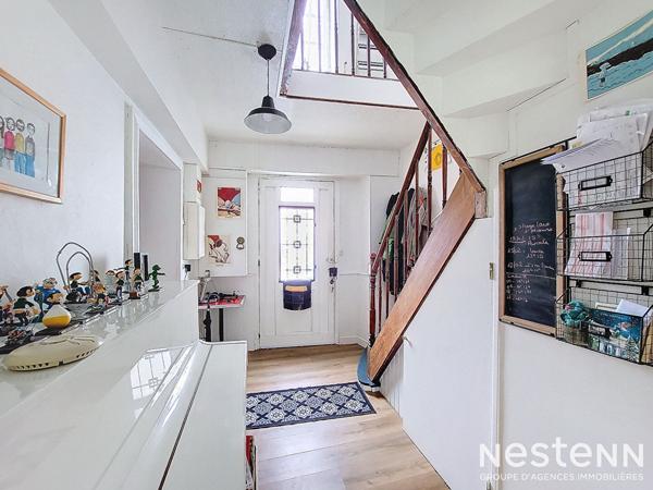 A Vendre Maison en pierre rénovée de 160 m² avec jardin à proximité immédiate des commodités