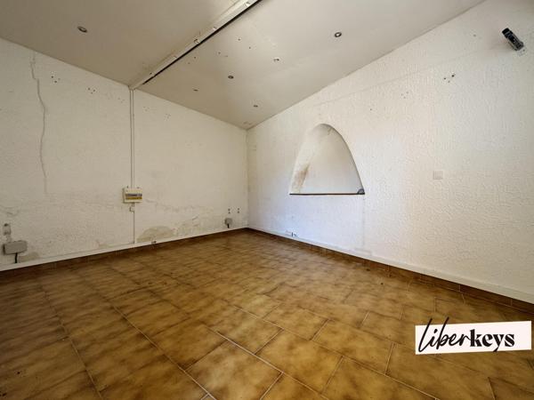 Èze – Studio à réinventer avec terrasse de 115 m² vue mer et piscinable