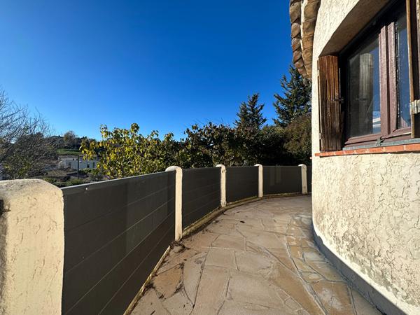 Haut de Villa à rénover avec Vue Verdure, Terrasse, Vérandas et Garage ? Unique à Saint-Paul-de-Vence