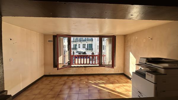Studio
                                                                                                                                                                                                                                                                                                                        1 pièce(s)                                                                                                                                                                                                                                                                                                                              26  m²