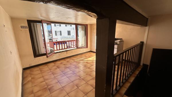 Studio
                                                                                                                                                                                                                                                                                                                        1 pièce(s)                                                                                                                                                                                                                                                                                                                              26  m²