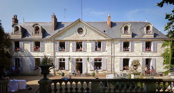 Château à 10 min de Tours de 500m2 sur un magnifique parc de 5ha.