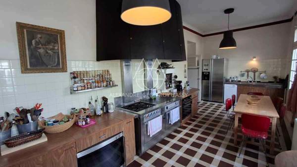 Château à 10 min de Tours de 500m2 sur un magnifique parc de 5ha.