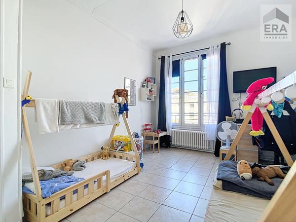 MARSEILLE 7EME - APPARTEMENT T3 - VOLUMES ET LUMINOSITE - COEUR ENDOUME
