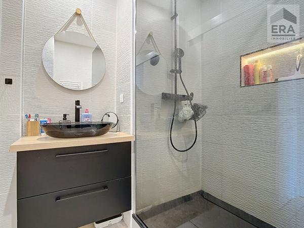 MARSEILLE 7EME - APPARTEMENT T3 - VOLUMES ET LUMINOSITE - COEUR ENDOUME