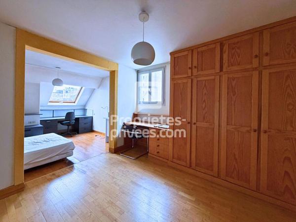 EXCLUSIVITÉ A VENDRE : immeuble (local commercial + appartement) 147 m2 Tours centre