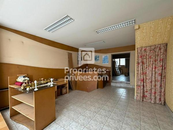EXCLUSIVITÉ A VENDRE : immeuble (local commercial + appartement) 147 m2 Tours centre