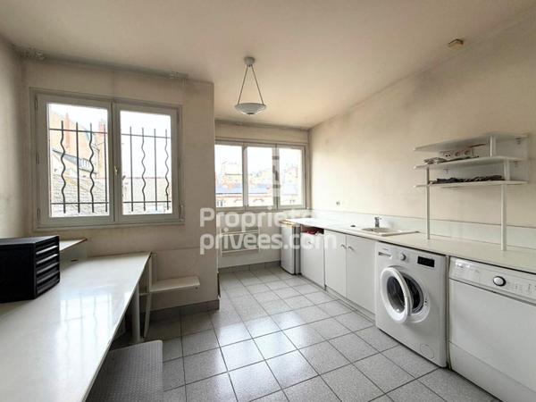 EXCLUSIVITÉ A VENDRE : immeuble (local commercial + appartement) 147 m2 Tours centre