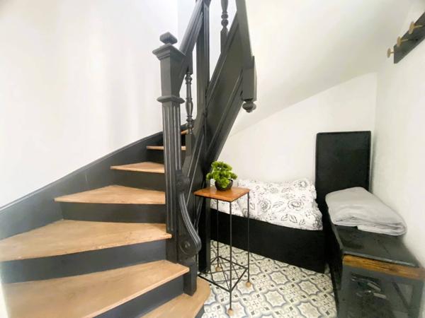 03200 VICHY -MAISON DE VILLE MEUBLÉ 3 PIÈCES AVEC TERRASSE ,PLACE DE PARKING PRIVÉ ET CAVE