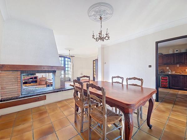 Maison 5 pièces de 157m² sur un terrain arboré de 580m² avec sous-sol à vendre en exclusivité dans un quartier calme et recherché de Ramonville Saint-Agne