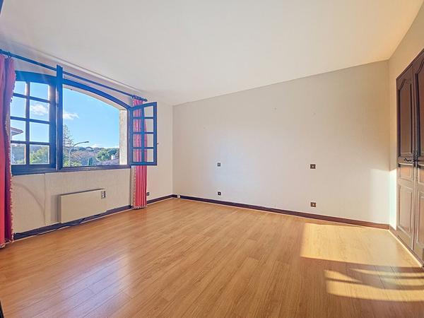 Maison 5 pièces de 157m² sur un terrain arboré de 580m² avec sous-sol à vendre en exclusivité dans un quartier calme et recherché de Ramonville Saint-Agne