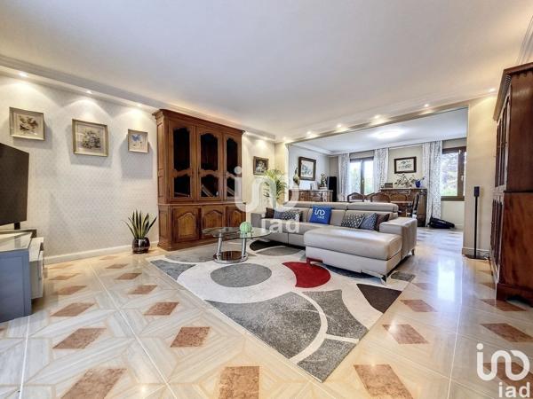 Maison 6 pièces de 180 m² à Le Blanc-Mesnil (93150)