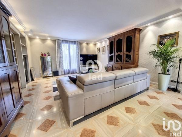 Maison 6 pièces de 180 m² à Le Blanc-Mesnil (93150)