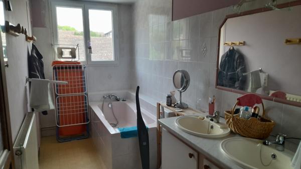 Die (26150) BAISSE DE PRIX IMPORTANTE DE 31 000 € ! Maison avec jardin et garage 26150 Die