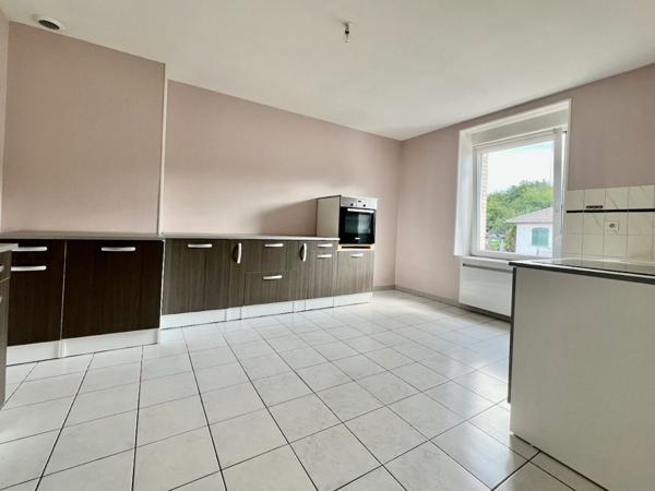 Appartement Vincey 3 pièces, 2 chambres, cuisine équipée, 87 m2