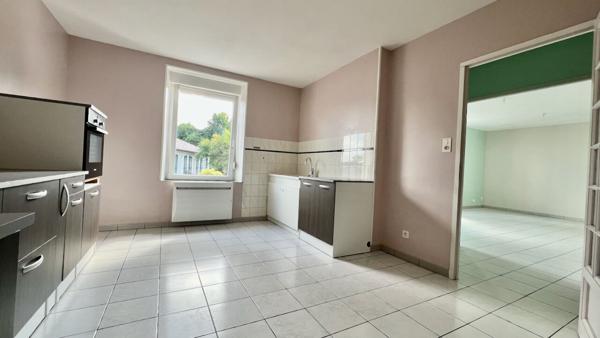 Appartement Vincey 3 pièces, 2 chambres, cuisine équipée, 87 m2