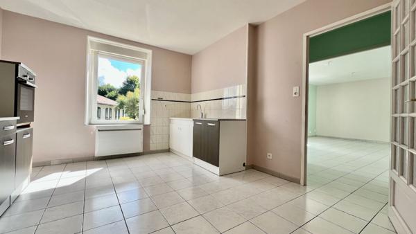 Appartement Vincey 3 pièces, 2 chambres, cuisine équipée, 87 m2