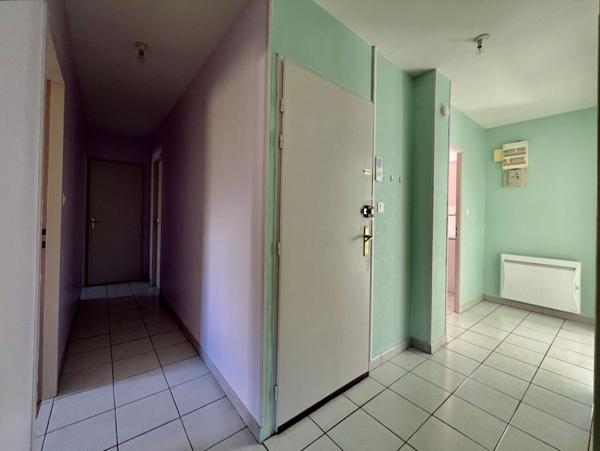 Appartement Vincey 3 pièces, 2 chambres, cuisine équipée, 87 m2