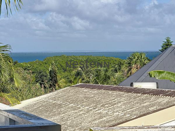 À VENDRE VILLA F4 AVEC PISCINE ET VUE MER À BEBEL SAINTE-ROSE