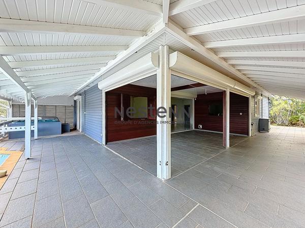 À VENDRE VILLA F4 AVEC PISCINE ET VUE MER À BEBEL SAINTE-ROSE