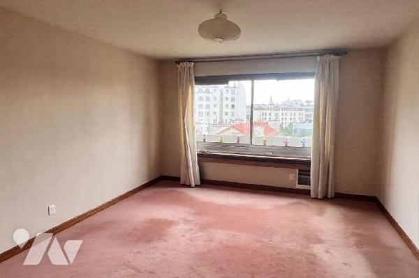 Situé à proximité immédiate de la place de nation, au 7 étage d'un immeuble sécurisé avec gardi...