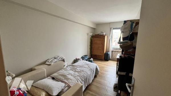 Situé à proximité immédiate de la place de nation, au 7 étage d'un immeuble sécurisé avec gardi...