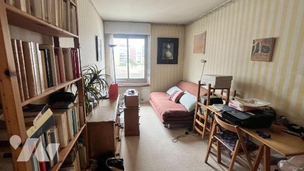 Situé à proximité immédiate de la place de nation, au 7 étage d'un immeuble sécurisé avec gardi...