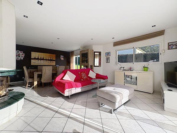 A VENDRE - MAISON CONTEMPORAINE A GUIDEL