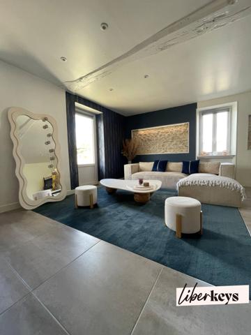 MAISON EN PIERRE RÉNOVÉE – 102 M² HABITABLES – TERRAIN DE 900 M² – FORT POTENTIEL D’AGRANDISSEMENT CHANTONNAY – QUARTIER SAINT-PHILBERT-DU-PONCHAREAU**