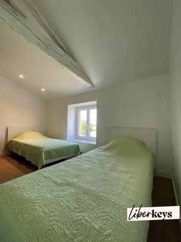MAISON EN PIERRE RÉNOVÉE – 102 M² HABITABLES – TERRAIN DE 900 M² – FORT POTENTIEL D’AGRANDISSEMENT CHANTONNAY – QUARTIER SAINT-PHILBERT-DU-PONCHAREAU**