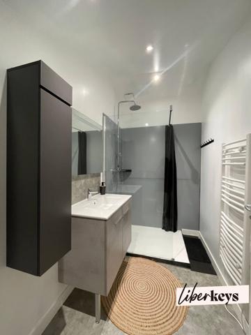 MAISON EN PIERRE RÉNOVÉE – 102 M² HABITABLES – TERRAIN DE 900 M² – FORT POTENTIEL D’AGRANDISSEMENT CHANTONNAY – QUARTIER SAINT-PHILBERT-DU-PONCHAREAU**