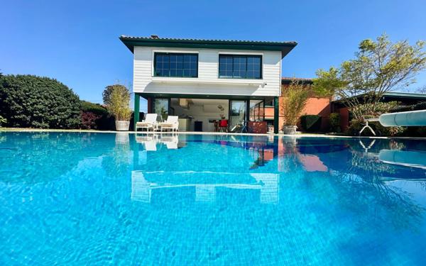 Maison à vendre    6 pièces • 240 m2 Ludon-Médoc