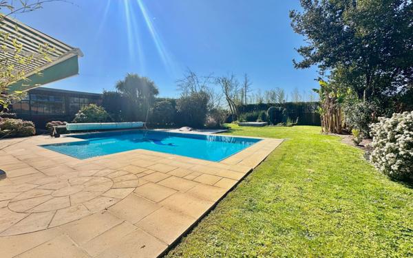 Maison à vendre    6 pièces • 240 m2 Ludon-Médoc