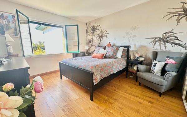 Maison à vendre    6 pièces • 240 m2 Ludon-Médoc