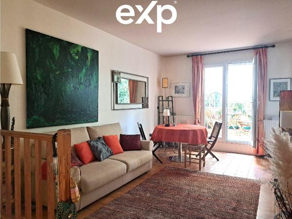 MONTMARTRE - RUE LEPIC – Un esprit de maison avec jardin privatif et souplex