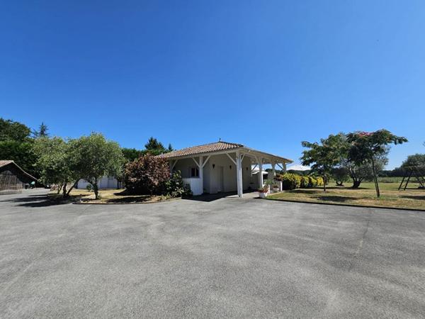 Propriété d'agrément Saint Julien En Born 14 pièce(s) 357 m2