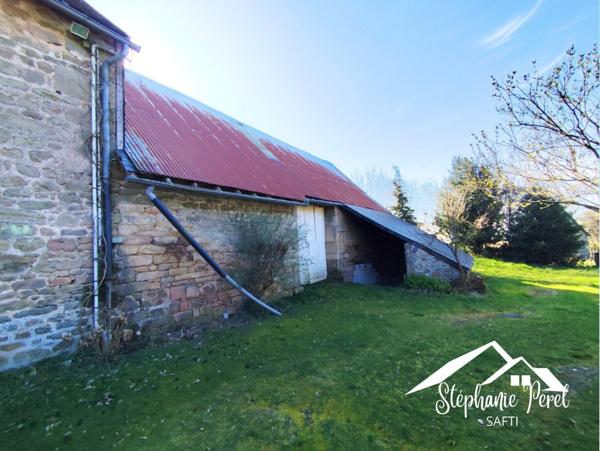 Maison avec grange et panneaux solaires à rénover - Fort potentiel !