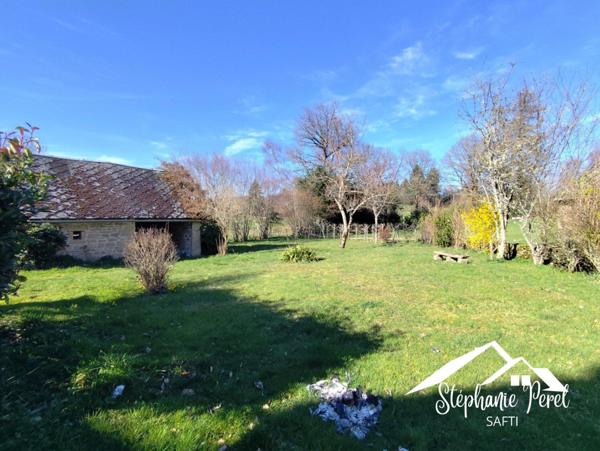 Maison avec grange et panneaux solaires à rénover - Fort potentiel !