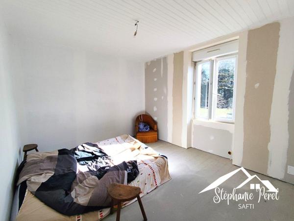 Maison avec grange et panneaux solaires à rénover - Fort potentiel !