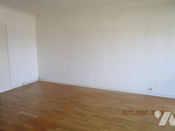 Proche centre : Appartement de type 4 situé au 2ème étage, avec ascenseur et avec 1 cave et 1 garage