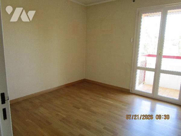 Proche centre : Appartement de type 4 situé au 2ème étage, avec ascenseur et avec 1 cave et 1 garage
