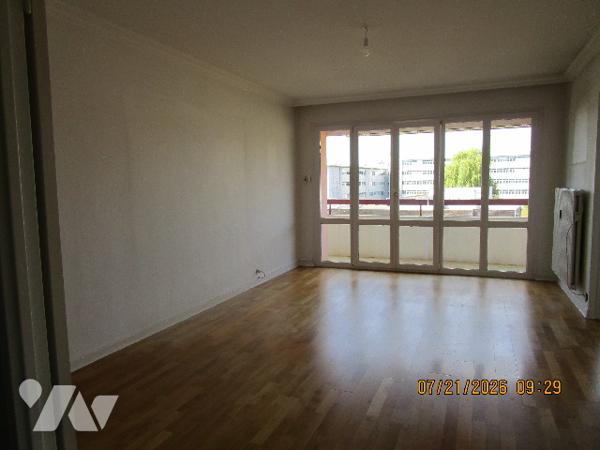 Proche centre : Appartement de type 4 situé au 2ème étage, avec ascenseur et avec 1 cave et 1 garage