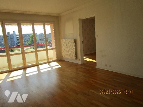 Proche centre : Appartement de type 4 situé au 2ème étage, avec ascenseur et avec 1 cave et 1 garage
