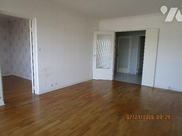 Proche centre : Appartement de type 4 situé au 2ème étage, avec ascenseur et avec 1 cave et 1 garage