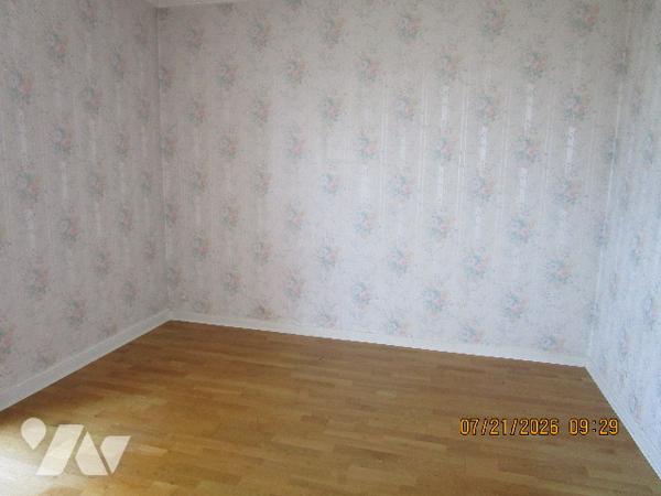 Proche centre : Appartement de type 4 situé au 2ème étage, avec ascenseur et avec 1 cave et 1 garage