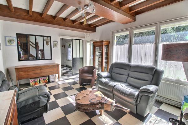 Longère 3 chambres et grand terrain avec dépendances et garage proche MAINTENON