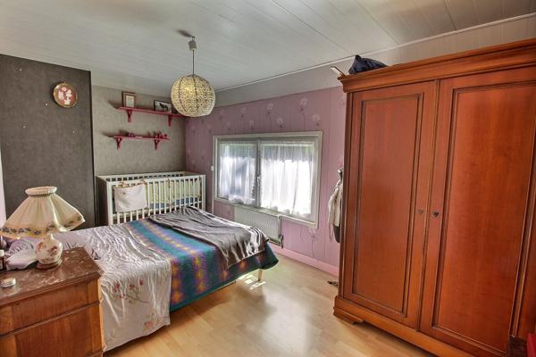 Longère 3 chambres et grand terrain avec dépendances et garage proche MAINTENON